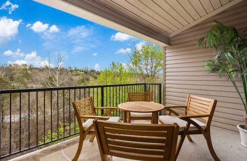 Branson House | Whiskey's Hillside Retreat - Holiday Hills Branson Golf Resort