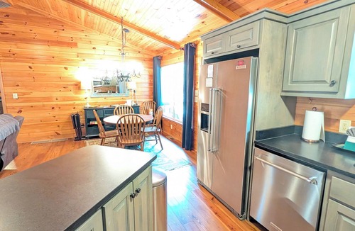 Sautee Nacoochee Cabin | Whispering Creek Cabin – Peaceful, Hot Tub, Firepit & Mountain Escape