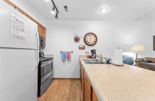 Notch Estates Condo | Whistle’s Echo | Sweeping Ozark Views 5 Min to SDC