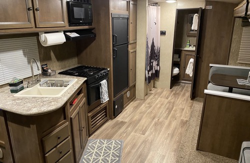 Interchange Square House | Whole Rv for You Free Parking & Self Check-in.