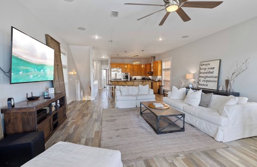 Bel Air House | Wilde Herron | Gulf-View Retreat with Private Pool