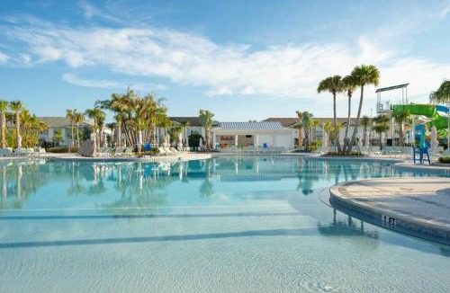 Four Corners House | Windsor Cay 10BR Luxury Home w Game Room