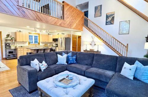 Almont House | Winni Retreat, Hot Tub, Near Suissevale Beach