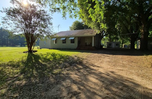 Diboll Cottage | Wonderful 3-bedroom cottage in charming Diboll