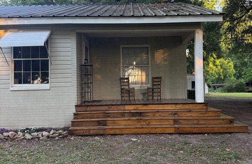 Diboll Cottage | Wonderful 3-bedroom cottage in charming Diboll