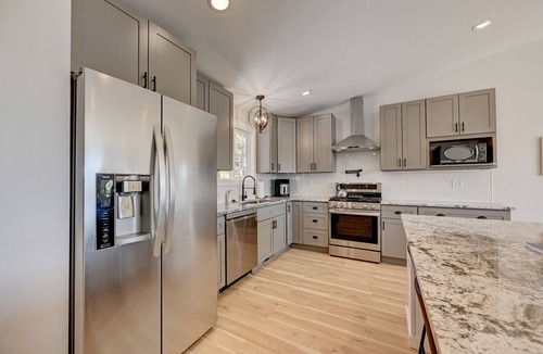 Bailey House | Wonderful Mountain Scenic Views with Freestanding Arcade