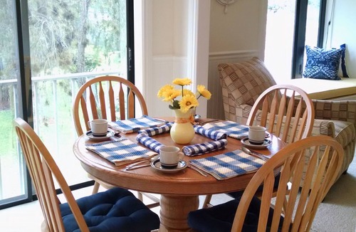 Central Naples Condo | Wonderful Naples, 2 Bed 2 Bath Condo, Close To Beaches, Retail And Restaurants