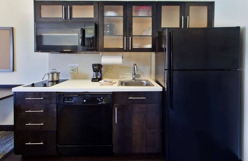 Clearwater Hotel | Work and Relax in Clearwater Hideaway! Outdoor Pool, Pet-friendly Property!