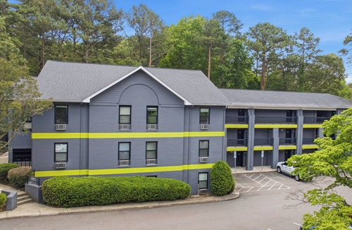 Northwest Raleigh Apartment | Work & Relax with Fast WiFi, Self Check-In, Workspace & Prime Raleigh Location