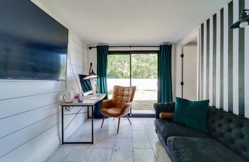 North Port House | Work & Unwind in North Port Fenced Yard Cozy Lounge