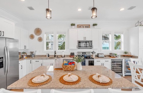 Marathon House | World-Class 5 Bed Villa Oceanfront Pool/Hot tub Sunset Escape Sleeps 12