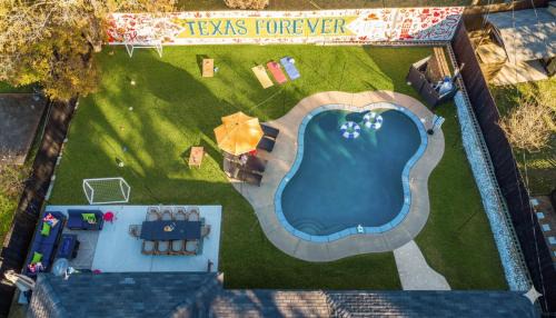 North Richland Hills Villa | World Cup 2026 - Epic Luxury Retreat with Pool, Game room, Soccer, BBQ, Fire pit