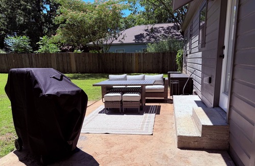 Central Arlington House | World Cup Home Base - 2BR + Large Private Yard - Walk to Stadium