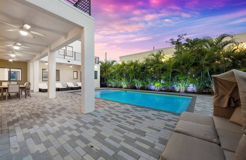 Ludlam House | World Cup is here Bring your entire family 10-bedroom Home