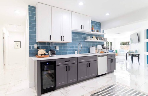 Southwest House | WPB Elegant 5BR | Hot Tub | Fire Pit | Near Beach