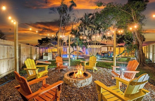 West Palm Beach House | WPB Tropical Heated Pool Beach House! Golf, HotTub
