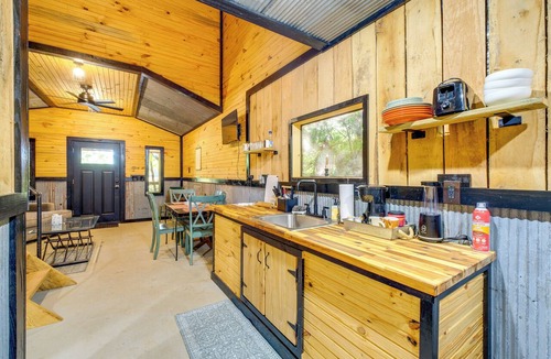 Powell Apartment | Wren's Nest Cabin: Missouri Ozarks Getaway!