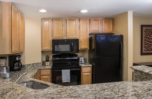 Survey Creek Condo | Wyndham Palm-Aire | 1BR Suite Pool & Resort Access