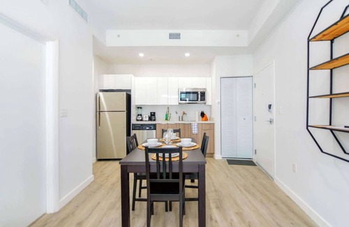 Wynwood Art District Apartment | Wynwood Condo: Rooftop Pool & Art District Views!