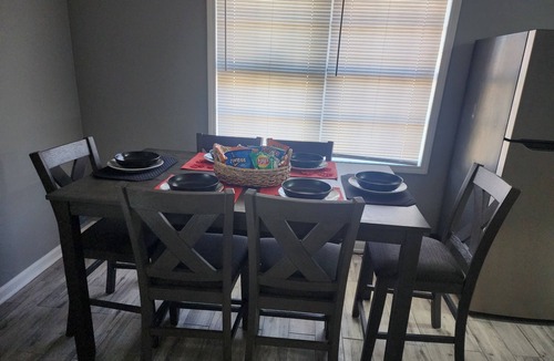 Hollandale House | X Marks the Spot 3 Bedrooms, 4 Beds, 1 bathroom House. Newly remodeled.