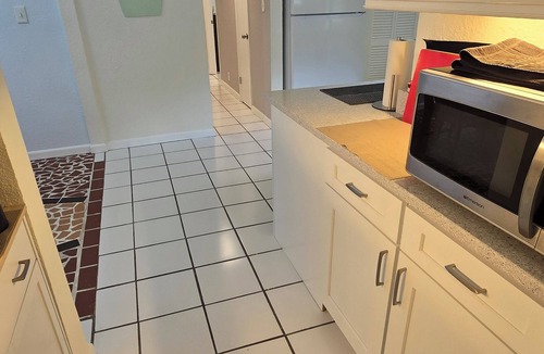 Inglis House | Yankeetown, waterfront, pet friendly, 6 people, floating dock, pool table.