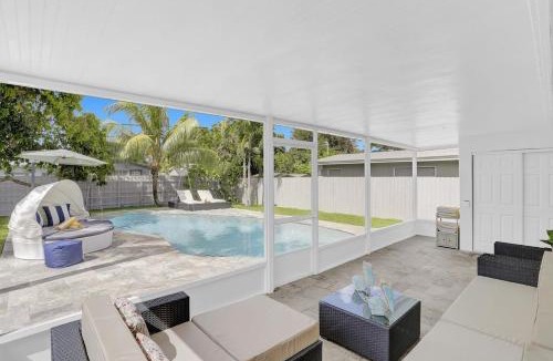 Driftwood Villa | Yehudas Tropical Villa with Heated Infinity Pool