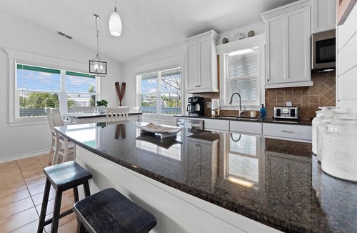 Marathon House | Yellowtail Retreat | Canal Front 3BR w/Dockage, Swim Spa & Gulf Access | Dog-Friendly