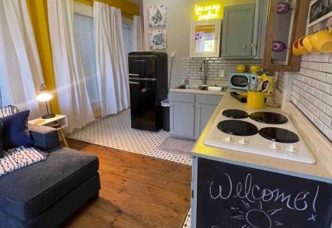 Galveston Apartment | You Are My Sunshine! Sleep 2 w/King bed!