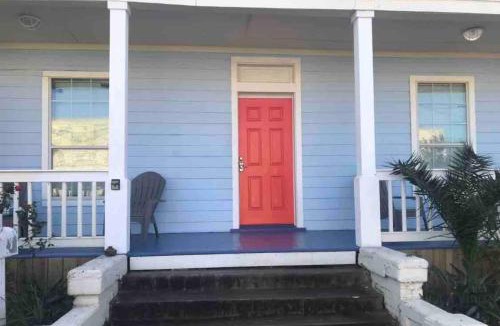 Galveston Apartment | You Are My Sunshine! Sleep 2 w/King bed!