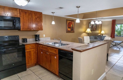 Kissimmee Hotel | You Found it! Kissimmee Getaway! Free Parking, Playground, Onsite Tennis Court