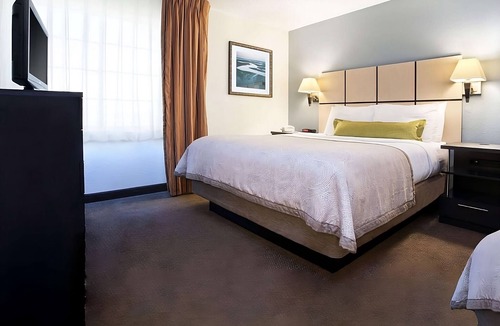 Las Colinas House | Your Home Away from Home! With Private Parking, Pets are Welcome!