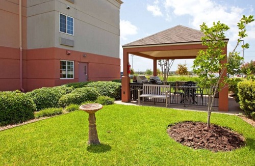 Westchase House | Your Home Far Away From Home! FREE Parking, Pets Allowed, Near Ashford Pub!