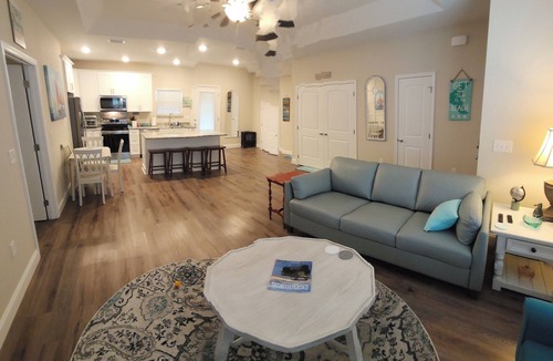 Freeport House | Your luxury suite in Choctaw Beach!