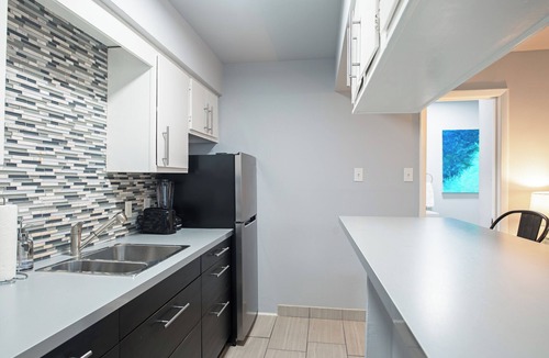 Neartown Apartment | Your Montrose Studios! Sleeps 62/40BR/40BA/25PA