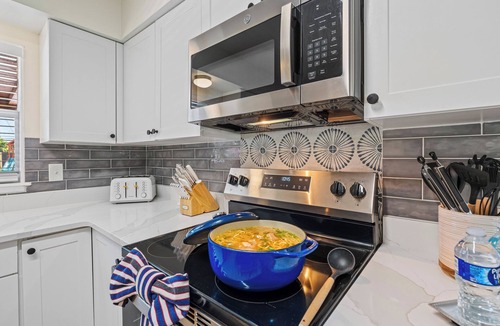 West Palm Beach House | Your own 5BR Private Oasis! w/Private Pool+Pickleball