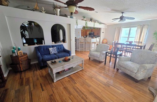 Tropic House | Your Paradise Cave Vacay