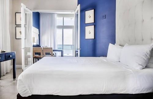 City Center Hotel | Your Relaxing Getaway Awaits! 4 Relaxing Units, Onsite Pool, Near Beach