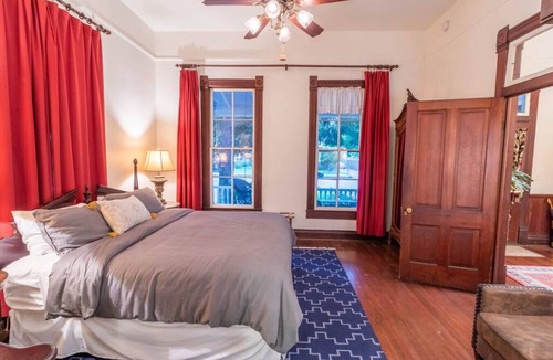 New Braunfels Villa | Zink Haus Villas*1 Block to Comal River*Walk to Downtown NBTX