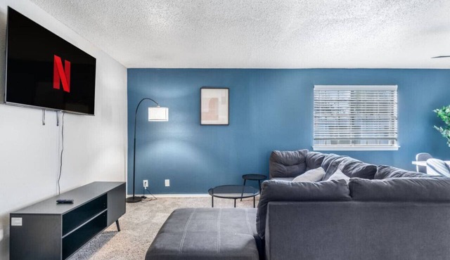 0.2mi/0.3km to Dallas Stadium 2BR +FREE Parking