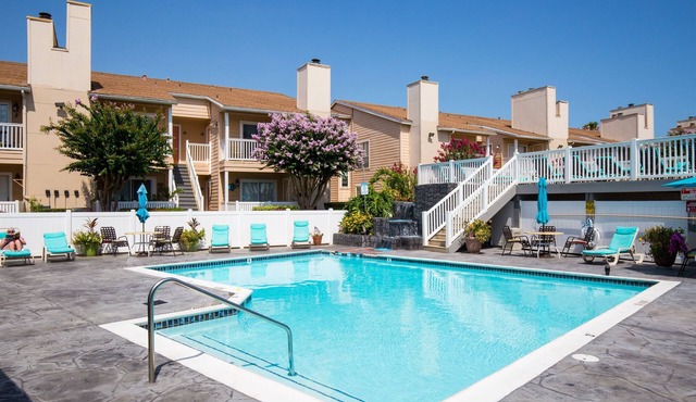 1/1 Condo On Quiet West End Pool 1/4 Mile to Gulf/Long Term Welcomed Tropical