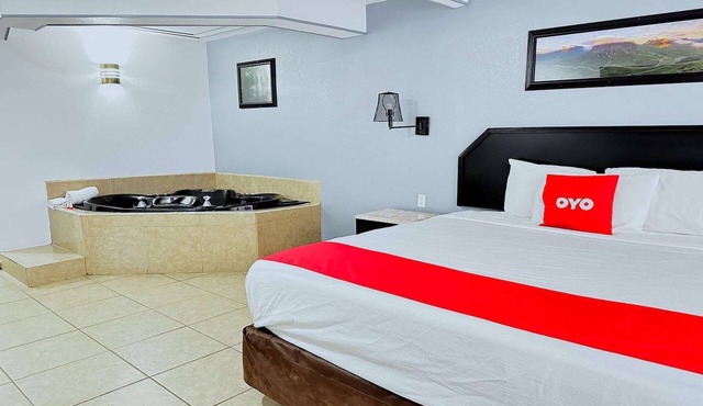 1 Bedroom Suite with Jetted Tub
