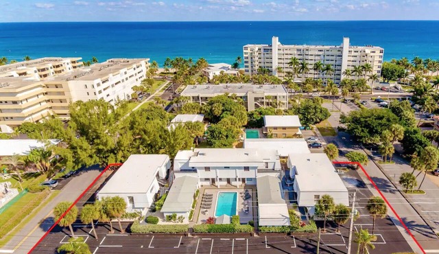 1 Block to Beach Pool Walk to Pier