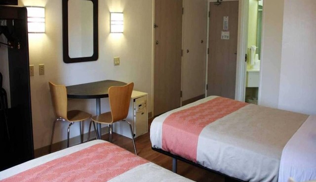 1 Queen Bed | Non-Smoking, Micfridge