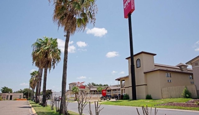 1 Unit 2 Bedroom Suite Family Friendly Getaway with Pool & Pets Welcome