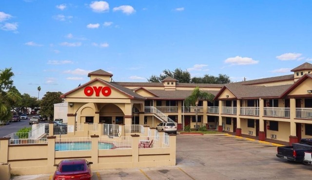 1 Unit | Family 2 Bedroom Suite Pet‬‑Friendly, Pool & Free Parking