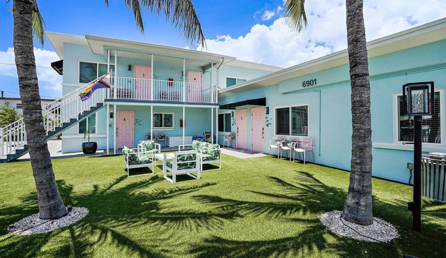 106 King Suite 1 Bed/1 Bath - The Pearl Cabana Club