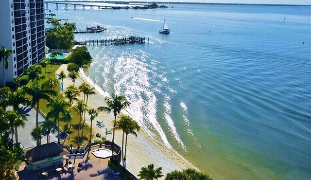 11TH FLOOR, SANIBEL HARBOUR TOWER PRIVATE BEACH UPGRADED