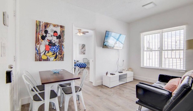 13th Street, 2 Bedroom by Deco 305- Walk to Beach