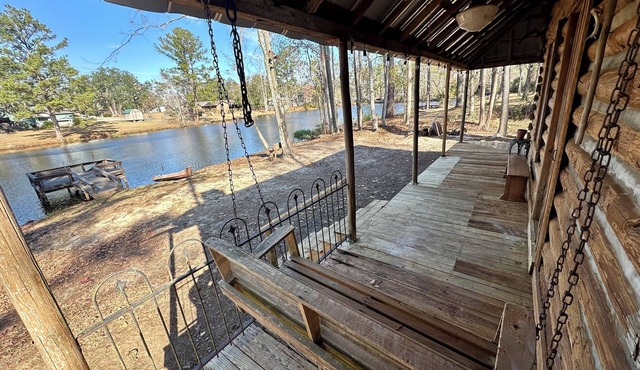 1880 Lake front Log Cabin with Game room and Boat!
