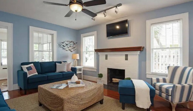 1926 Updated Cottage 5 min walk to downtown